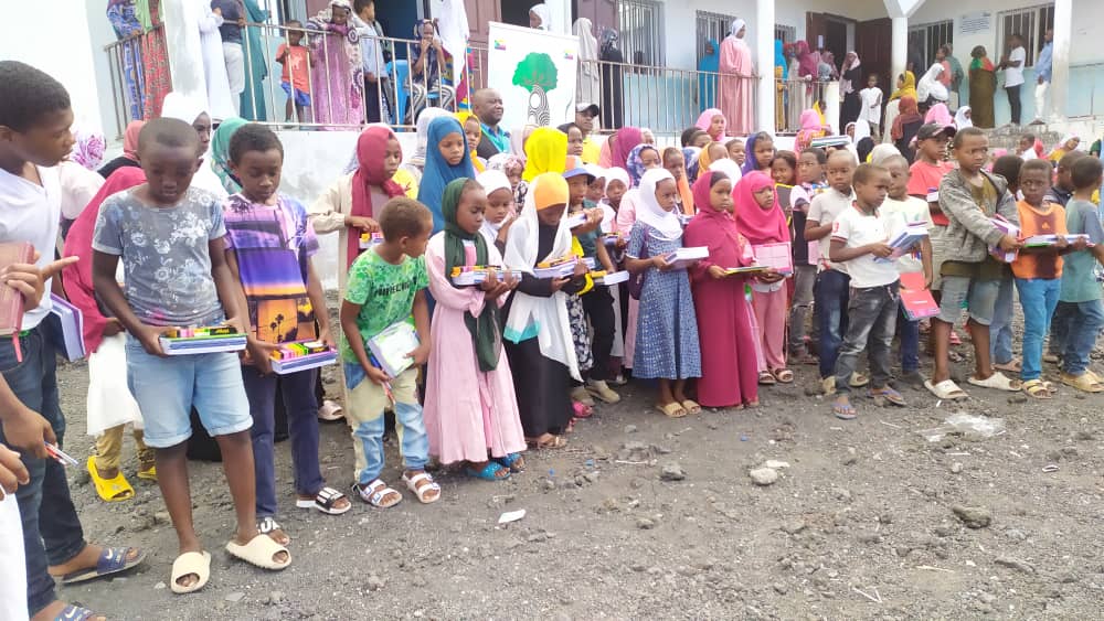 image Appui aux élèves de Tsinimoichongo :   489 kits scolaires distribués